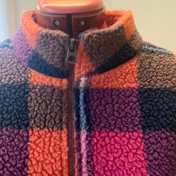 PLAID ZIP FRONT FLEECE - Picture 3 of 7